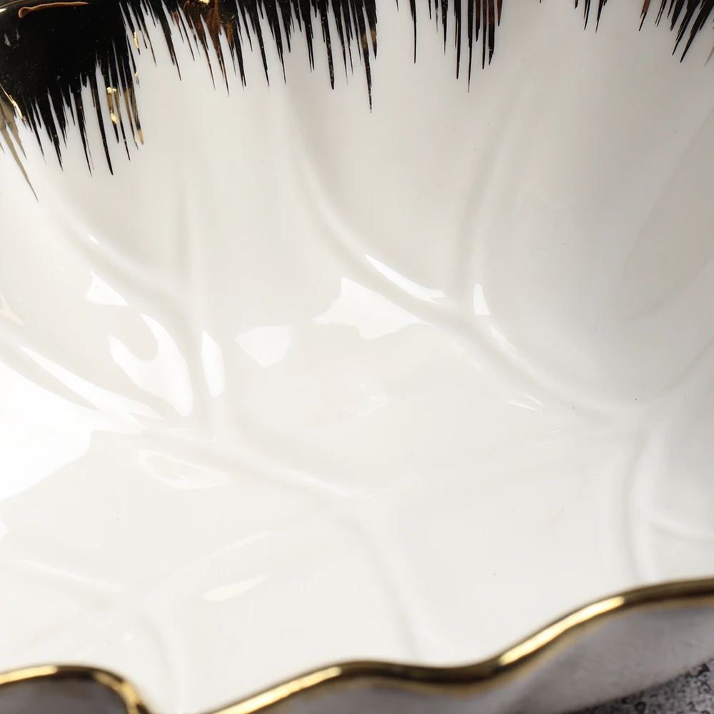 Factory Direct Leaf Shape Porcelain Fruit Snack Bowls Gold Rim Plates Dinnerware