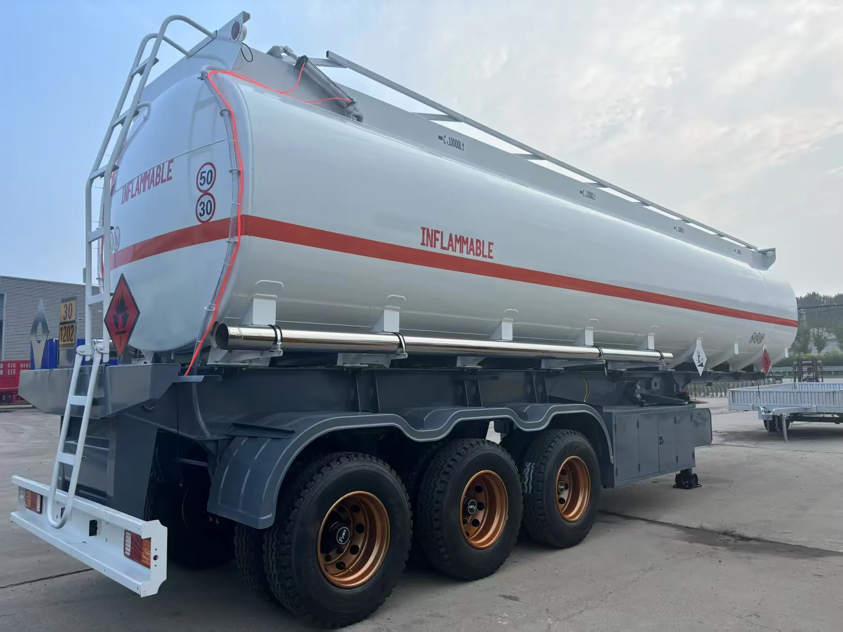3 Axle Petroleum Tanker Semi Trailer 45000L Fuel Transport truck 3