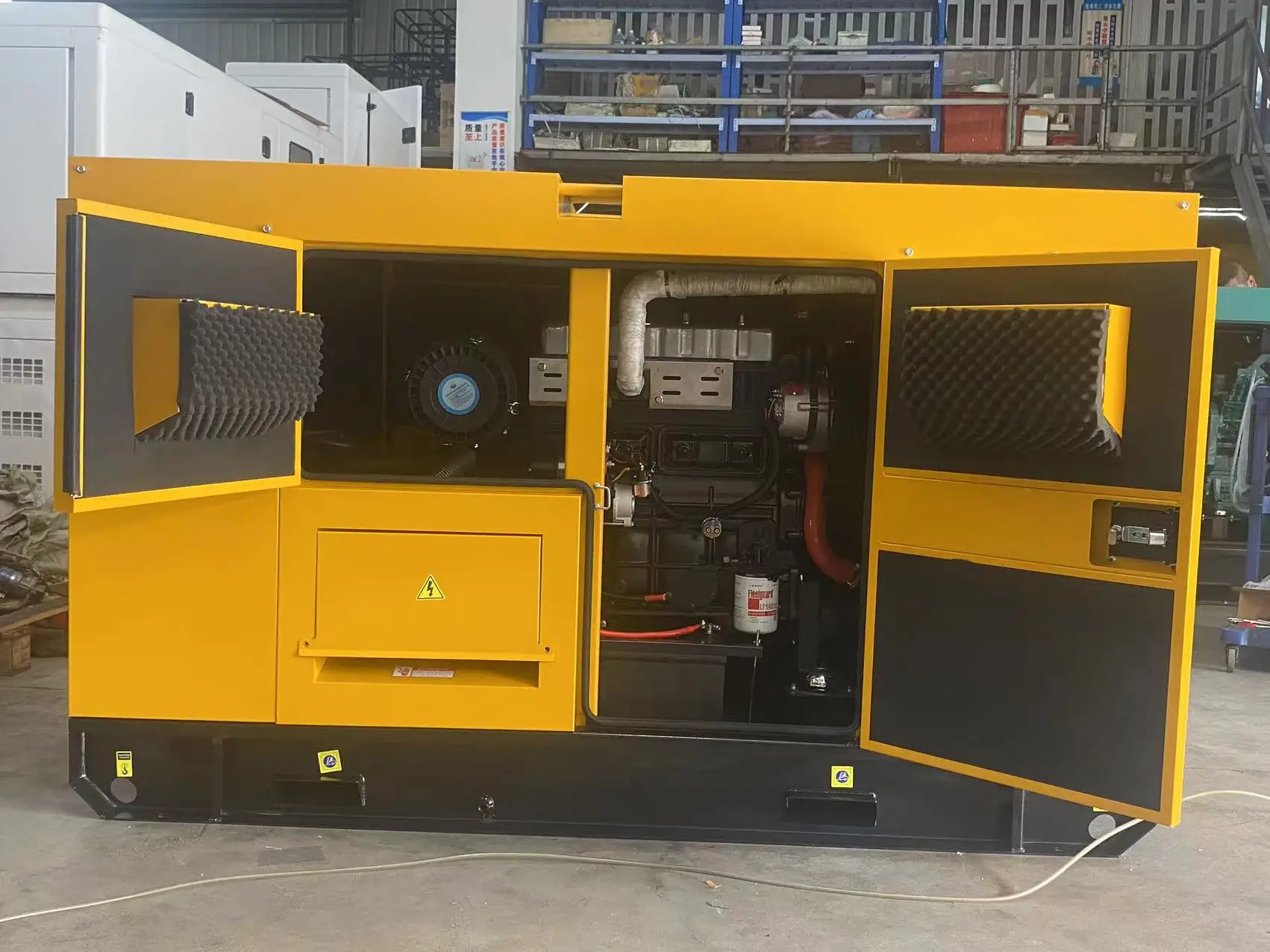 ディーゼル発電機 ディーゼルエンジン発電機 20/25kVA オイルパン付｜サン・アルゲン