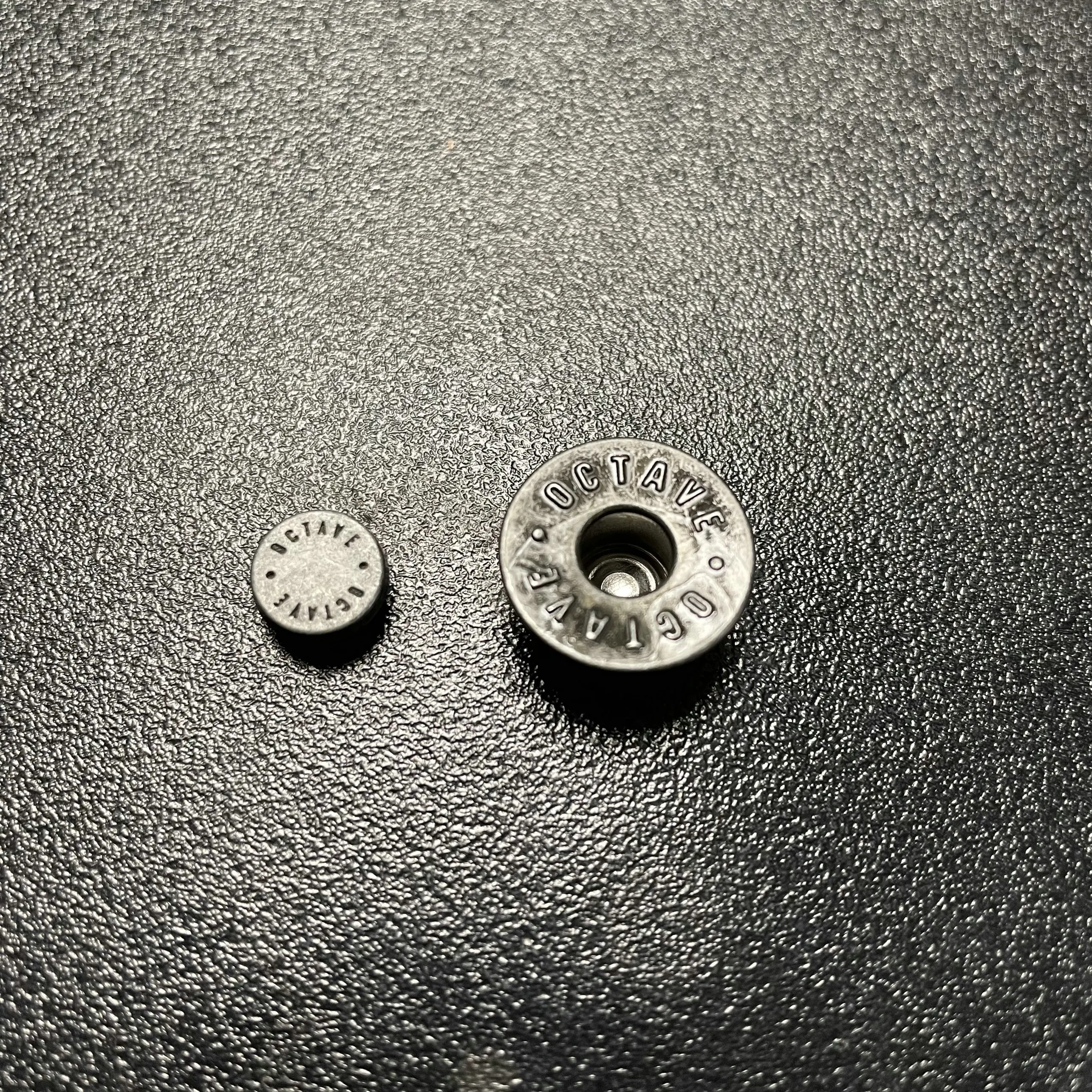 Латунные античные кнопки для этикеток с логотипом, заклепками, металлическая модная Высококачественная индивидуальная поддержка