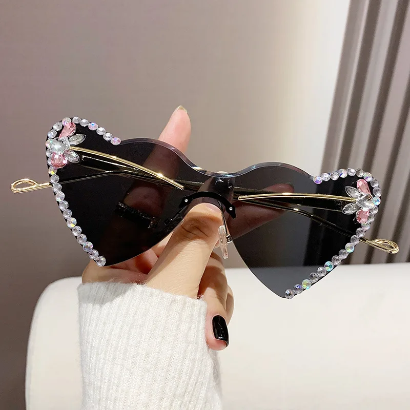 Cute Y2K Glasses: Heart Shaped Sunglasses 2024 Fashion