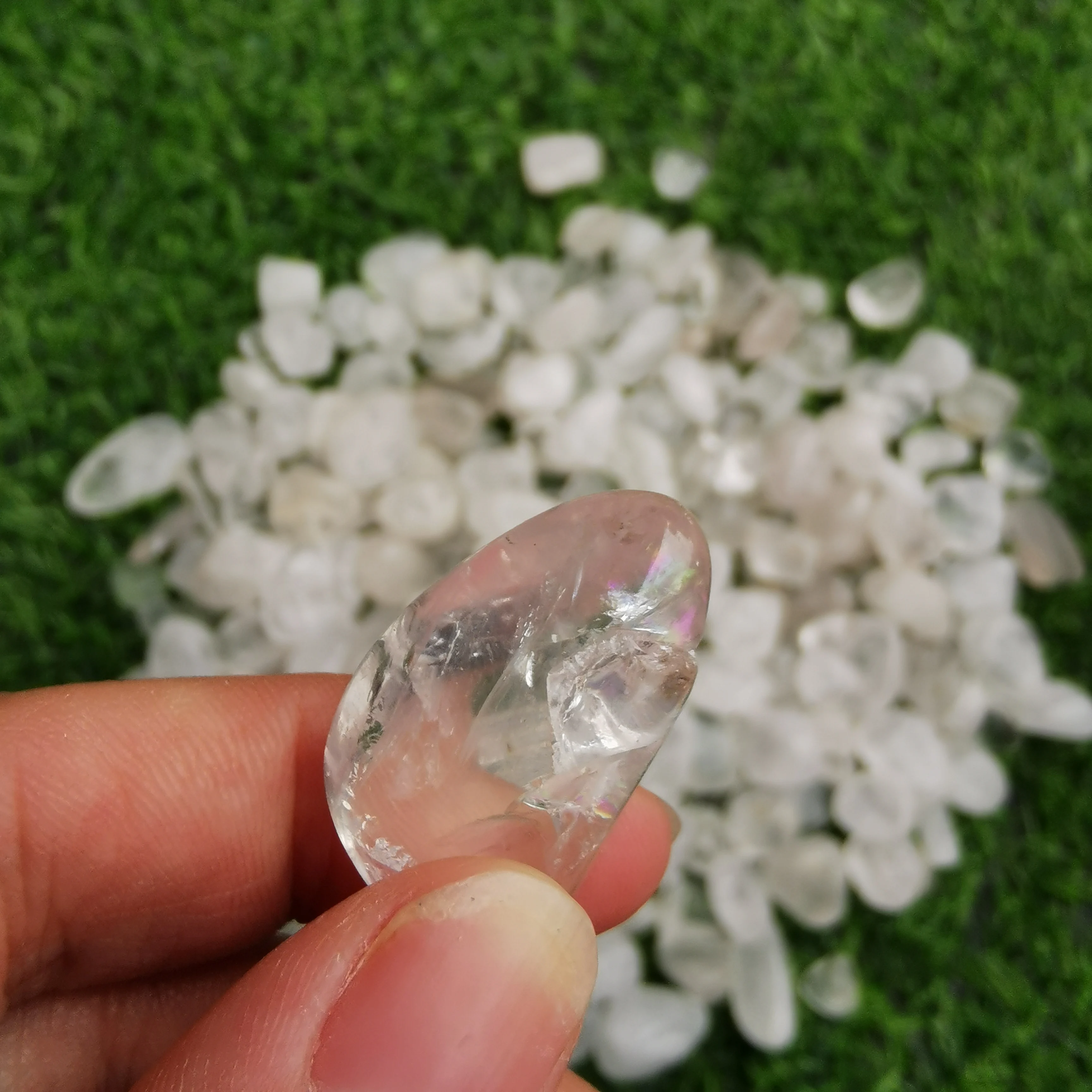 批发天然透明石英原石自由形状碎石块水晶雕刻家居装饰lj - buy clear