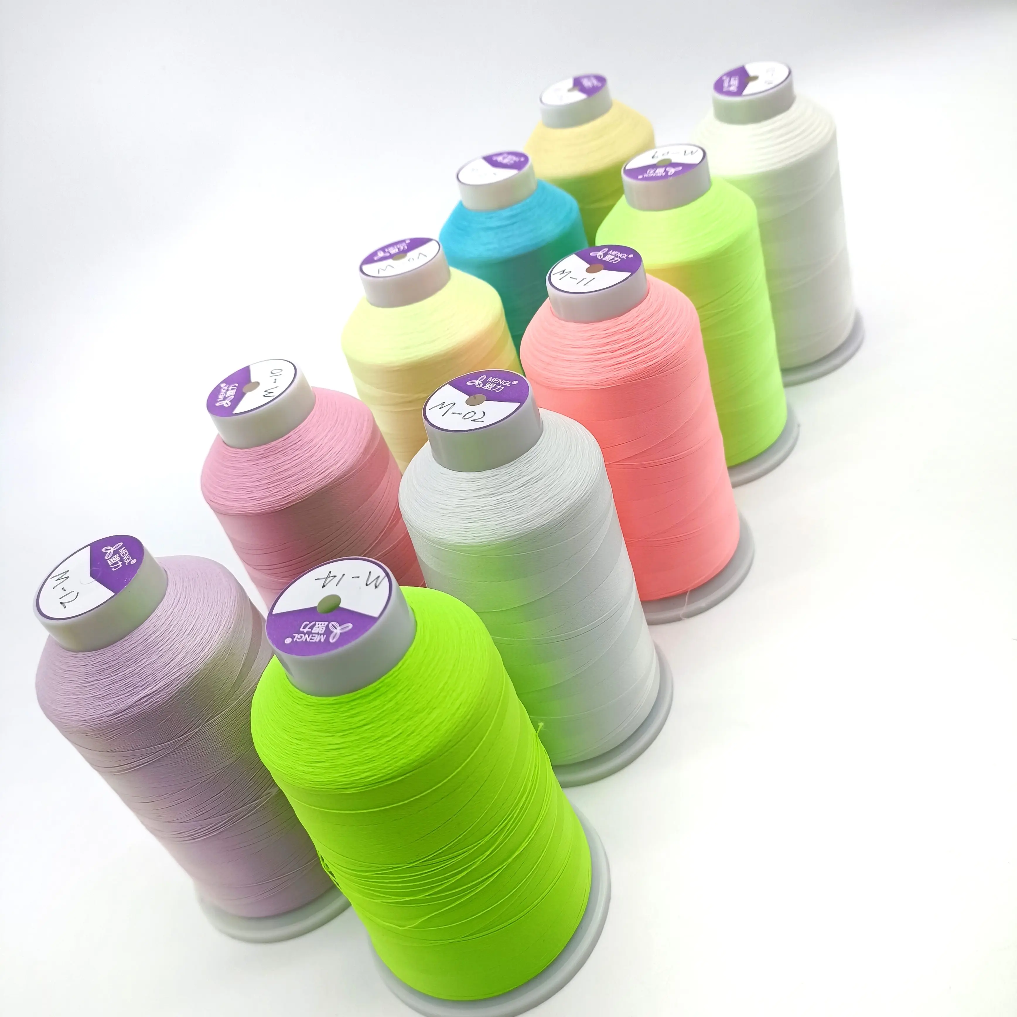 150d/2 Polyester Glow In The Dark Sewing Thread Luminous White