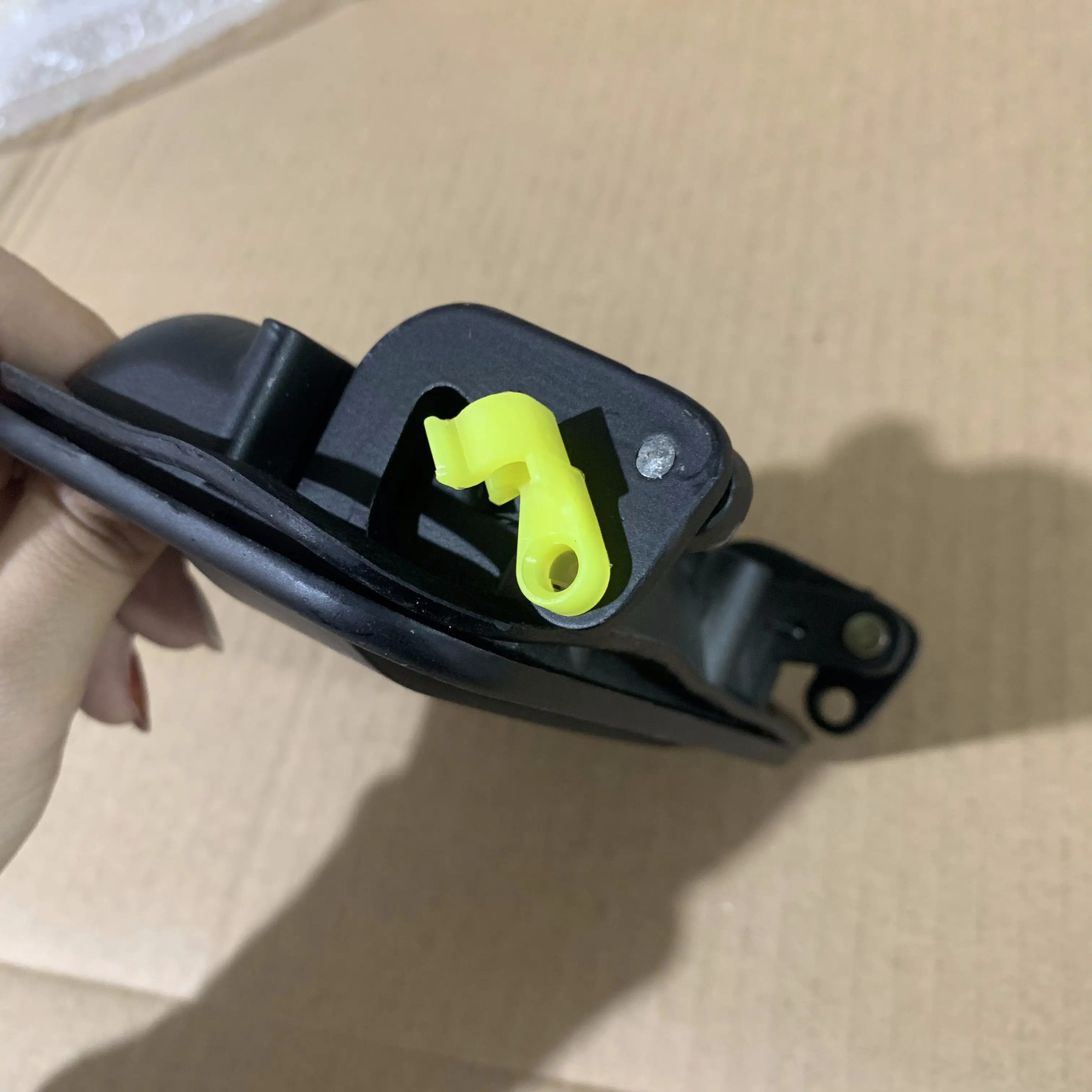 Original SINOTRUK HOWO Truck Spare Parts Outer Door Handle WG1642340101 for All SINOTRUK Heavy Truck