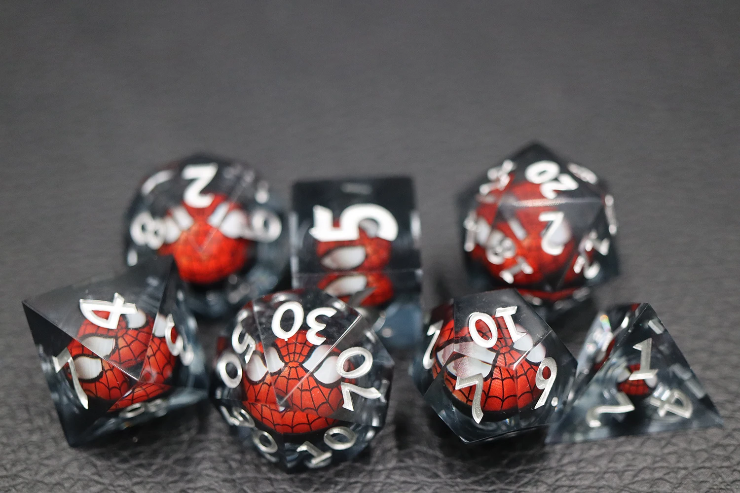 Yushun 7-Piece DND Game Set Red Resin Dice with White Numbers Spiderman Themed Board Game Dice Set factory