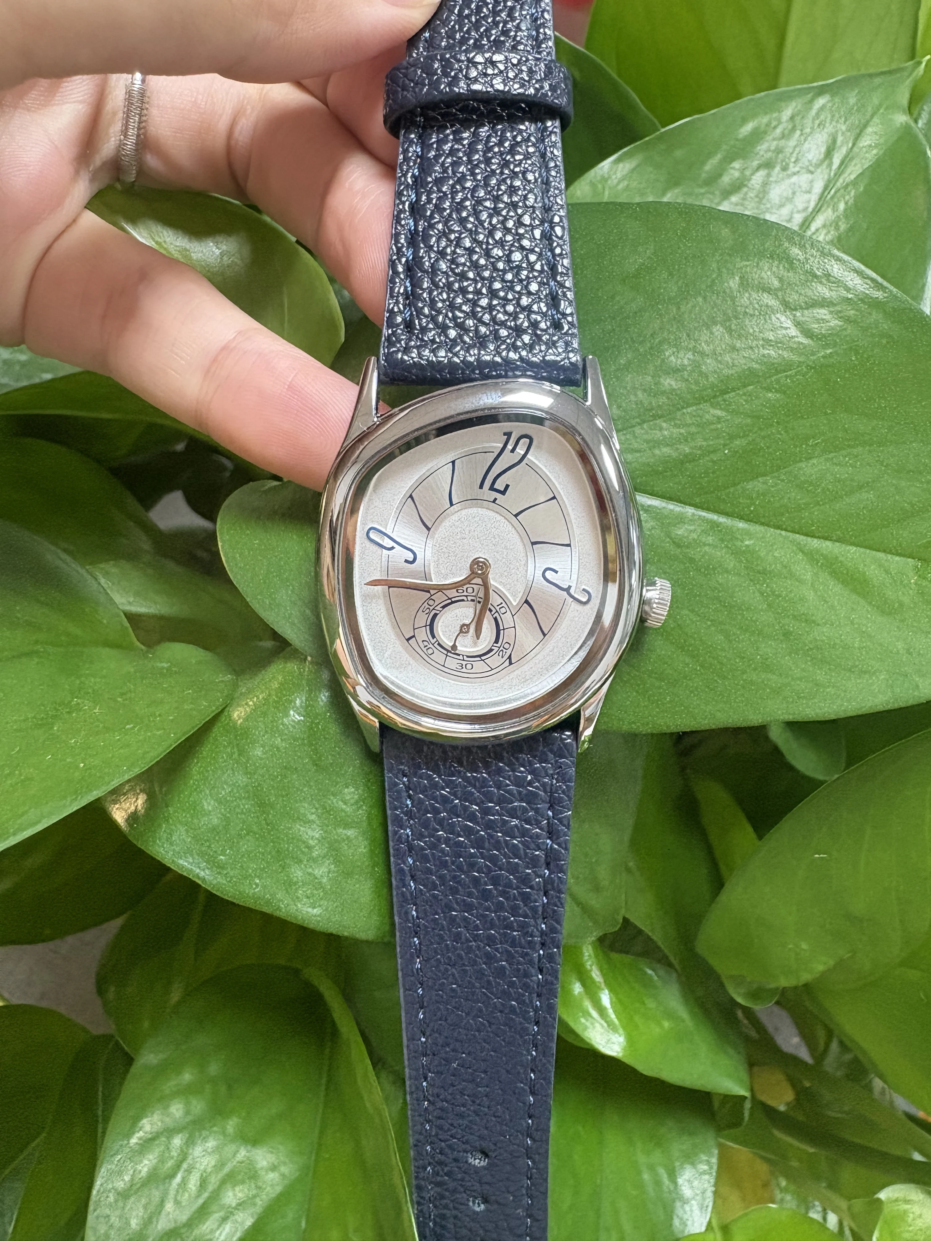 Custom Logo Minimalist Unique Twisted Japan Quartz Watches