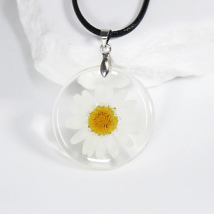 Ciondolo Rotondo In Resina Con Margherita Vera – Argento 925, Regalo Sentimentale Con Catenina