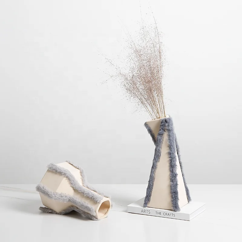Flolenco Creative Design Velvety Edge Ceramic Flower Vase for Home Decor Modern Simple Home Decor Ceramic Vase