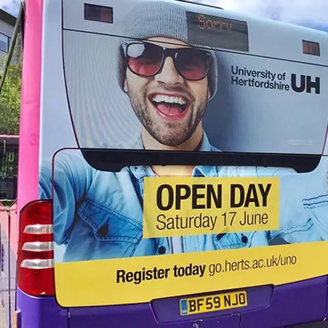 Glossy ECO Solvent Printable PVC Vinyl Self Adhesive Vinyl Rolls Digital Printing Media