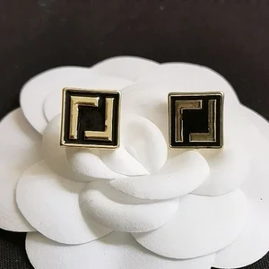 Designer Brand High-end Quadrilateral Letter Stud Earrings Minimalist and Stylish Earrings Geometric Design Trendy Brass Jewelry