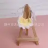 light yellow bib