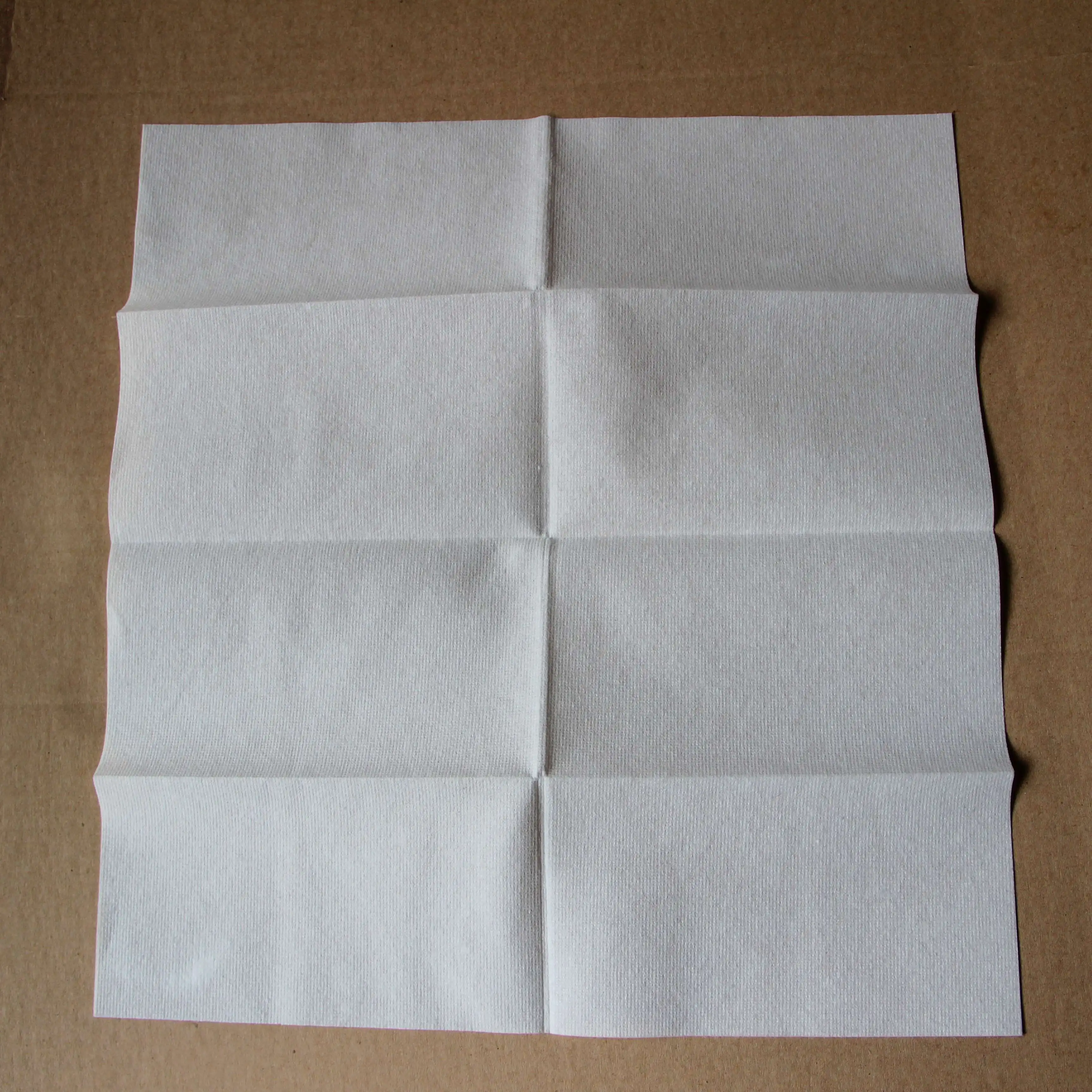 Белая бумажная салфетка