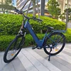 E-bike blu scuro per città