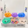 Bollo relleno al vapor con cuentas de burbujas y adornos de concha dura con jaula