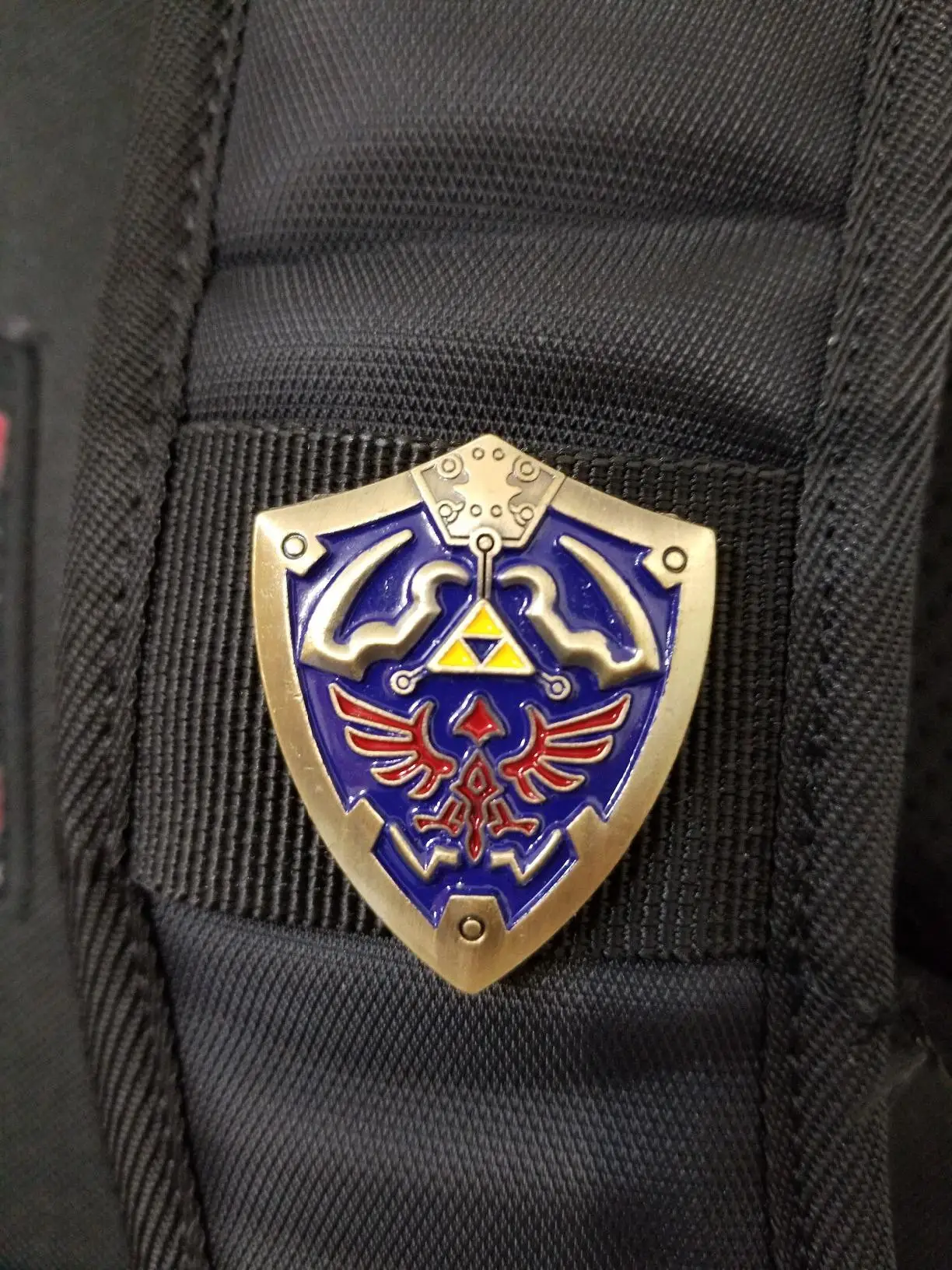 Wowei Japan Game the Legend of Zelda Hylian Shield Brooch Pins
