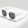 Montura blanca-lente gris negro