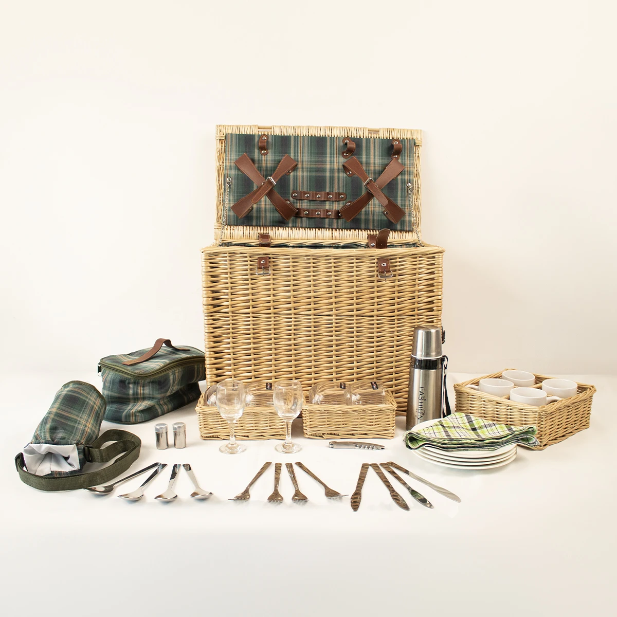 Custom Wicker Handwoven Outdoor Travel Essentials Picnic Set For 4
