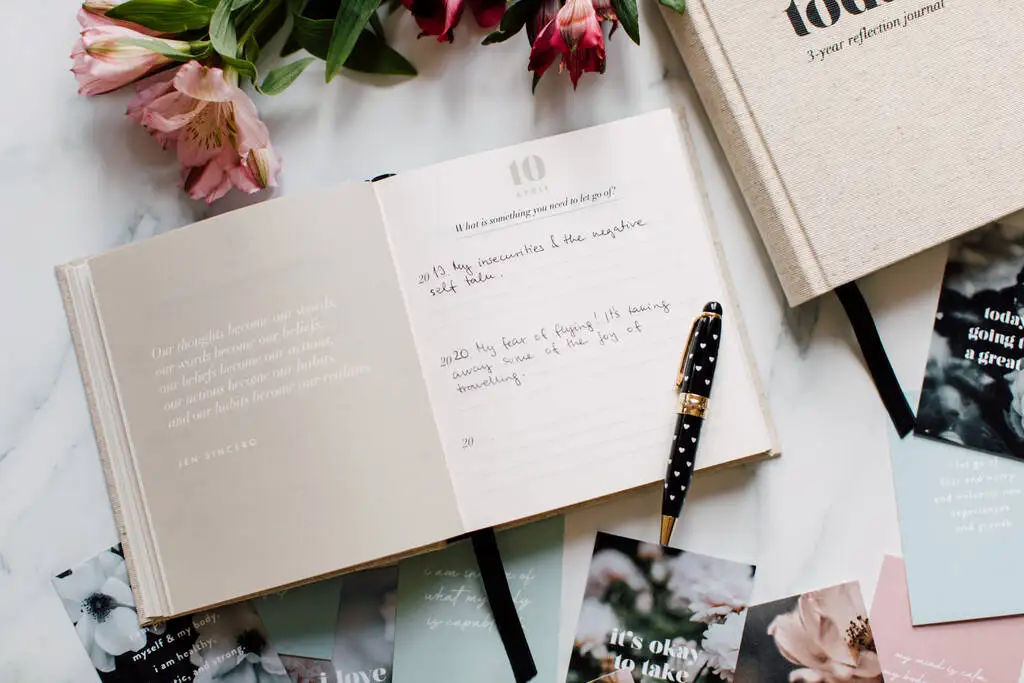 2023 Wholesale Pink Hard Cover Spiral A5 Custom Printing Weekly Daily Financial Order Budget Planner