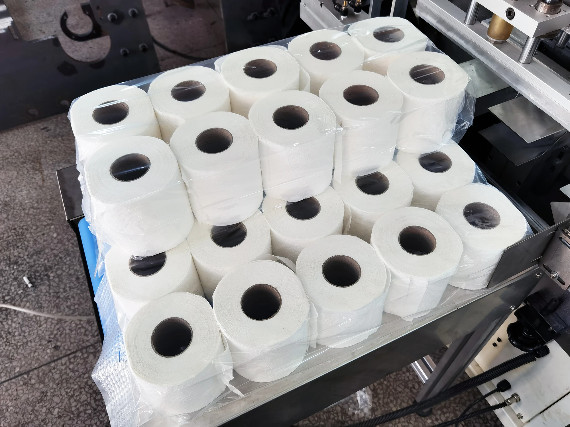 Automatic Toilet Tissue Paper Roll Making Machine