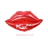 С надписью «kiss me» («Поцелуй красный