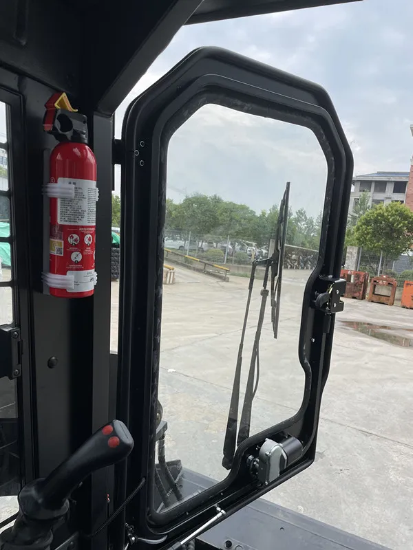 Chinese Cheap 0.3ton 0.5ton 0.7ton Loading Capacity Skid Steer Loader with Good