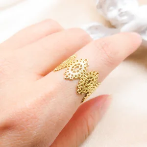 Japanese Korean Style Retro High-Grade Women's Elegant Hollow Flower Ring Diamond Embellished Color-Free Wedding Jewelry Zircon