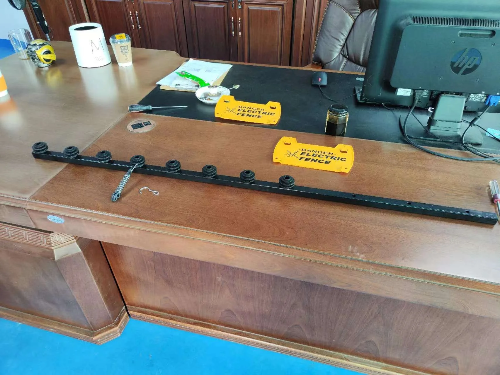Compression Tensioner Spring for Security Electric Fence, Tensioner and Insulator Integrated