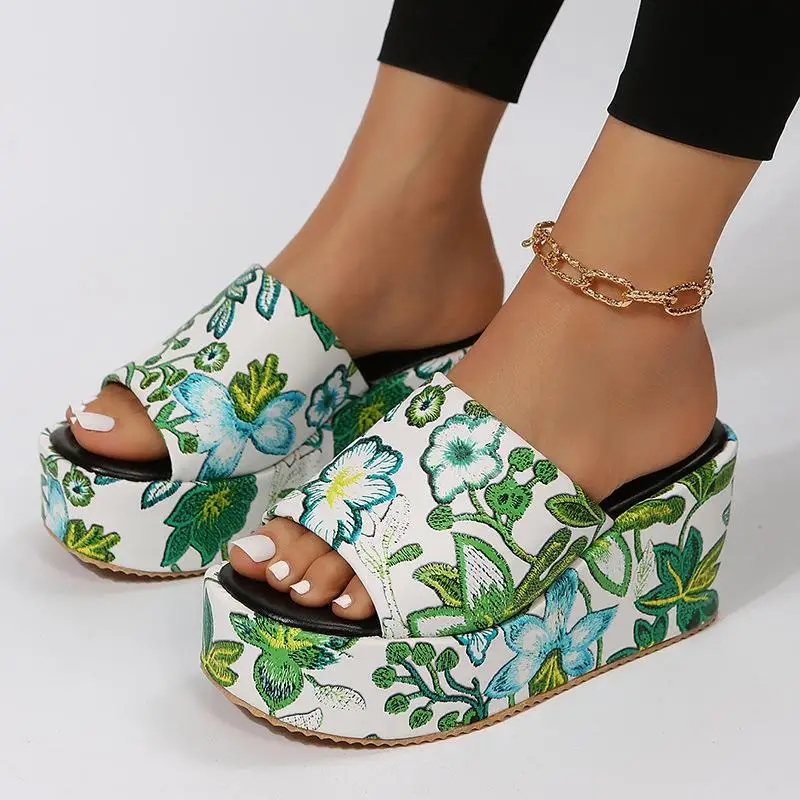 2024 summer new round head wedge with one line classic embroidered women's large size slippers with sandals