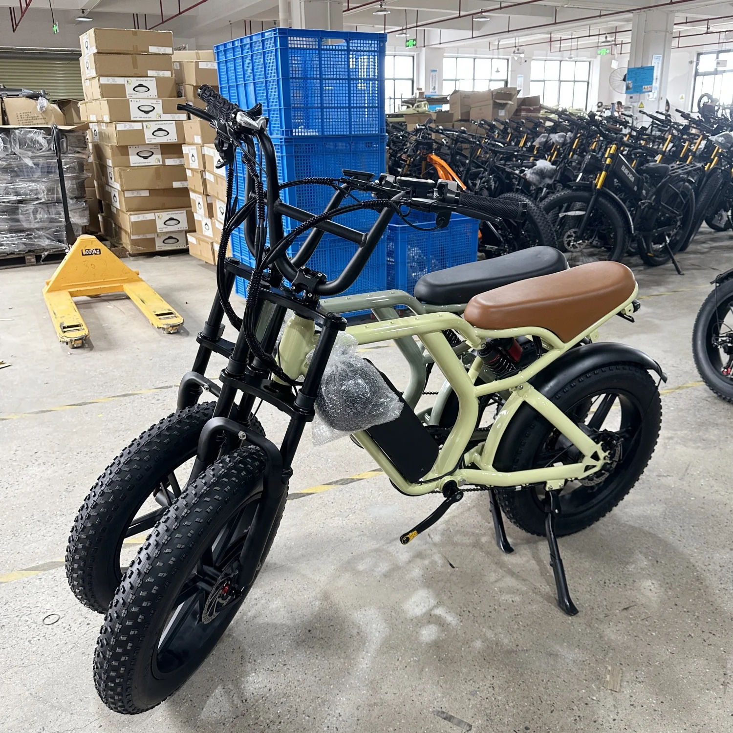 OEM SUPPLIER Electric Motor Bike Rechargeable Large Capacity 15AH Battery Powerful Motor  Urban Bike Commuting Fat Bikes