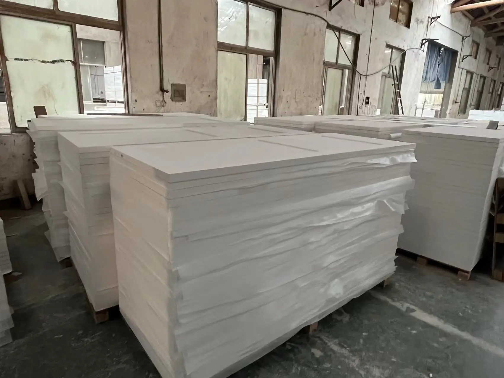 Minglei China Manufacturer MDF Wooden Door with Groove Design White Primed Shaker Doors factory