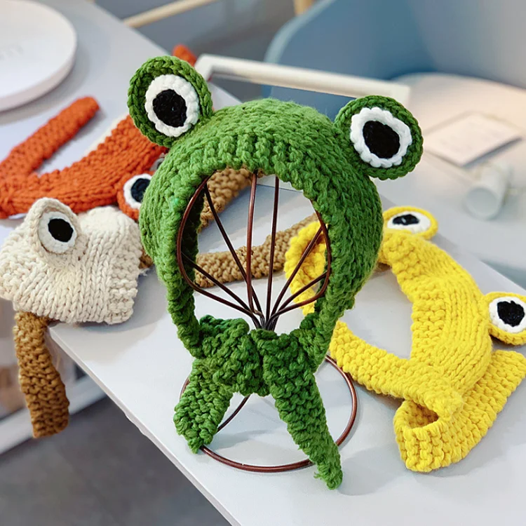 crochet frog bonnet