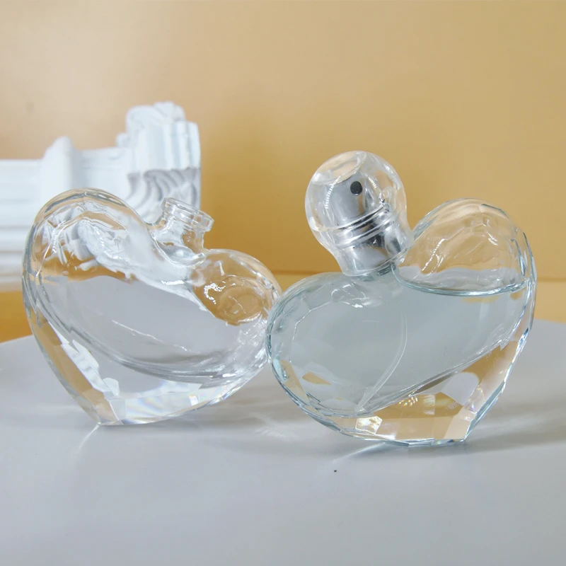 Custom Logo 30ml Luxury Perfume Bottle High Quality Heart Shape Glass Design with Pump Sprayer for Sealing