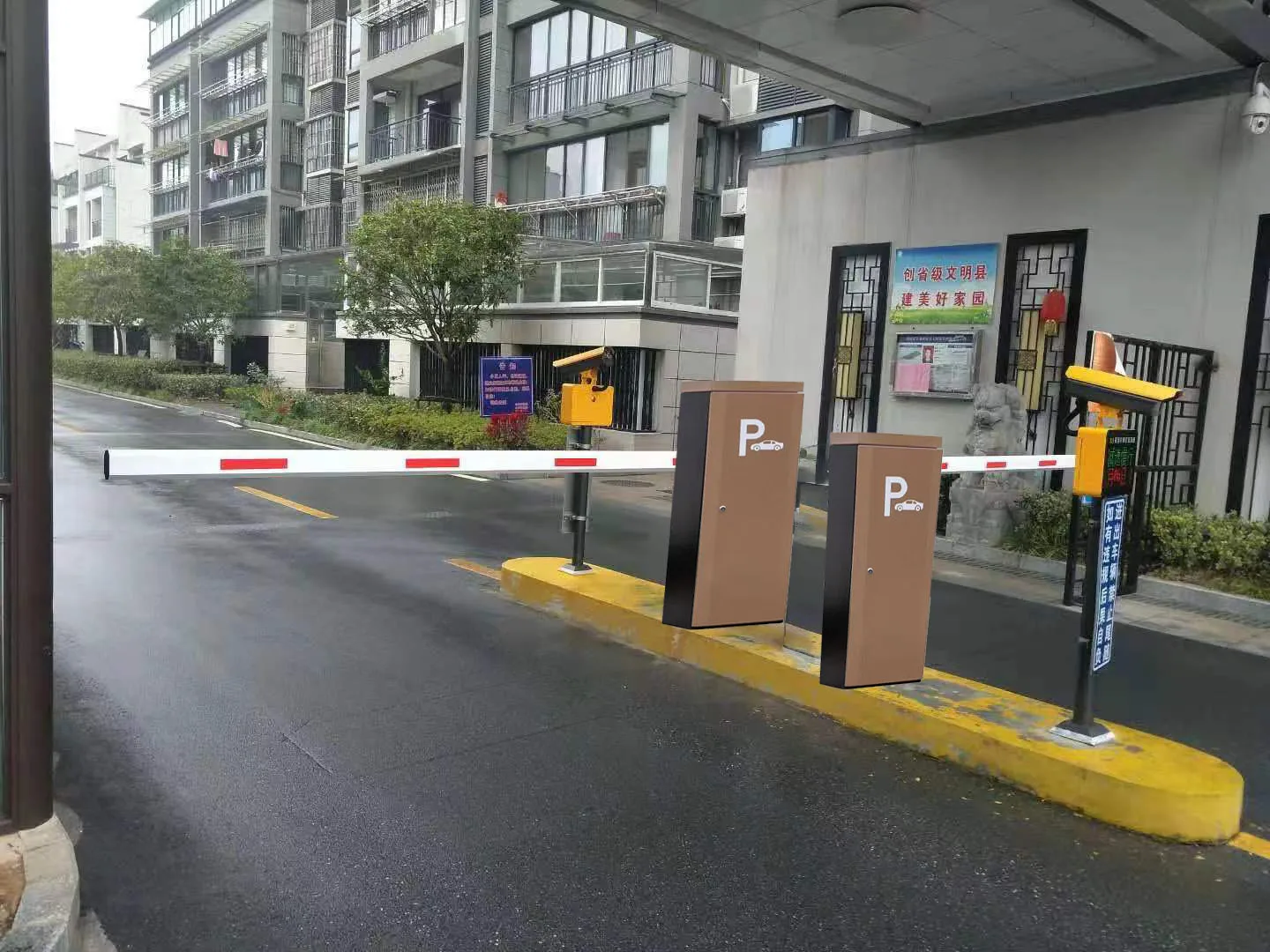 Manual Barrier Gate Motor with 1.5-6M Boom Length 140W Power and 0.3-6s Operating Speed for Parking Systems
