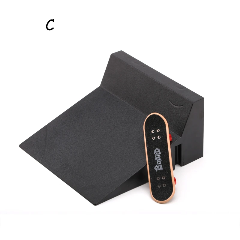 6 in 1 Skatepark Kit with Plastic Finger Skateboard Toys Finger Scooter Skate Boarding Classic Desk Game Toys Gifts