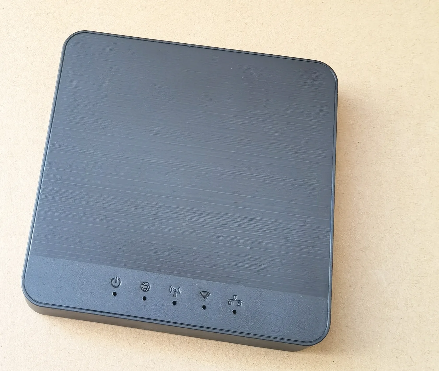 High-Speed 4G Wireless Router 300Mbps LTE Model with Sim Card Features SNMP and QoS Functions