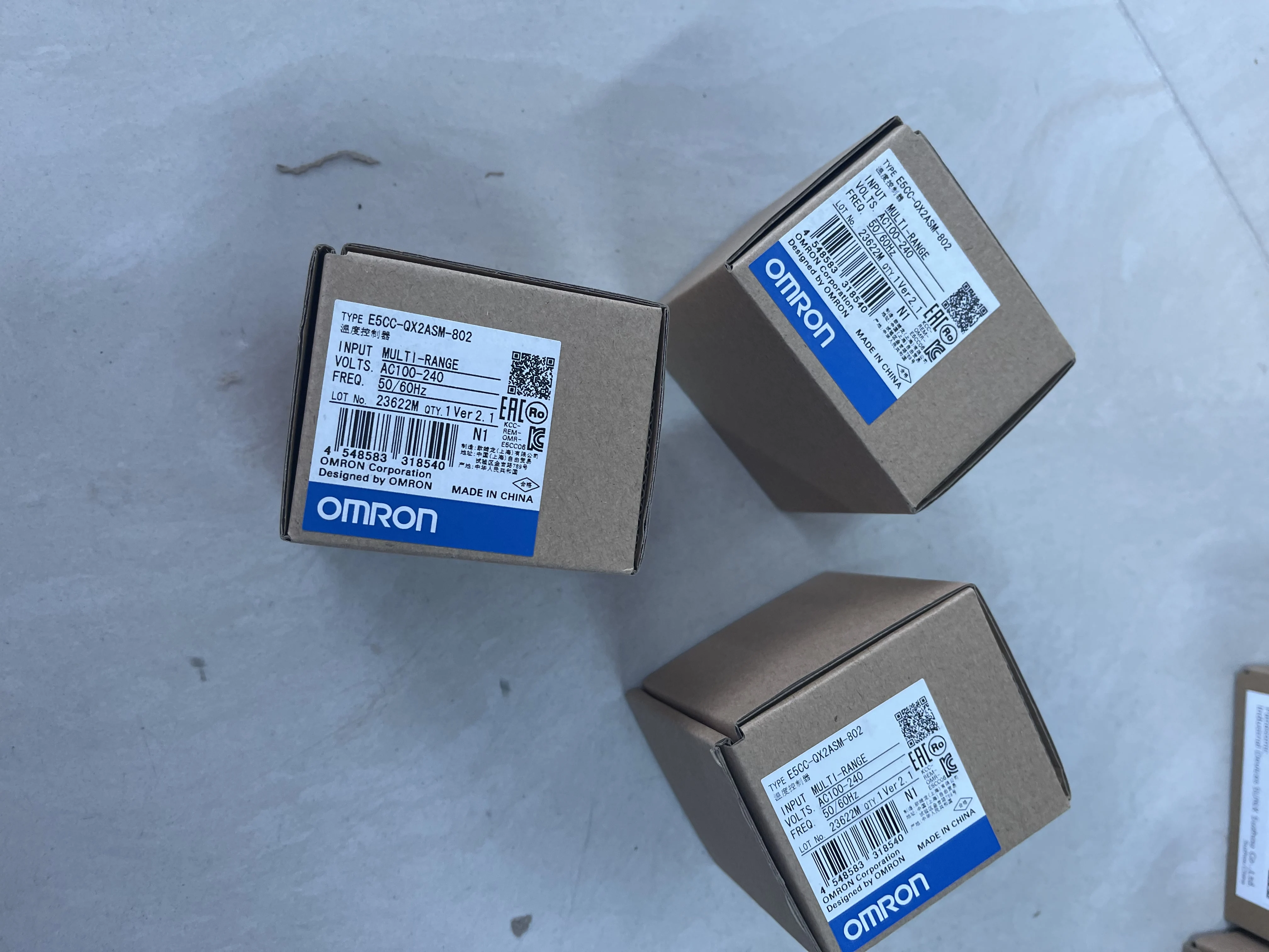 Omron Temperature Controller E5CC-QX2ASM-802