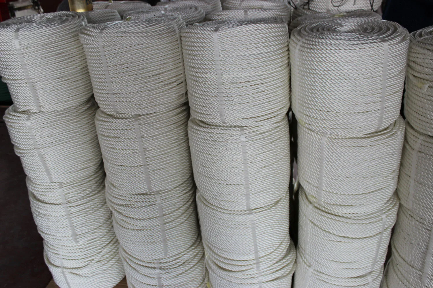 Wholesale Corde tordue en polyester/PP/Nylon, corde d'emballage, 3 brins,  3-60mm, livraison gratuite From m.alibaba.com