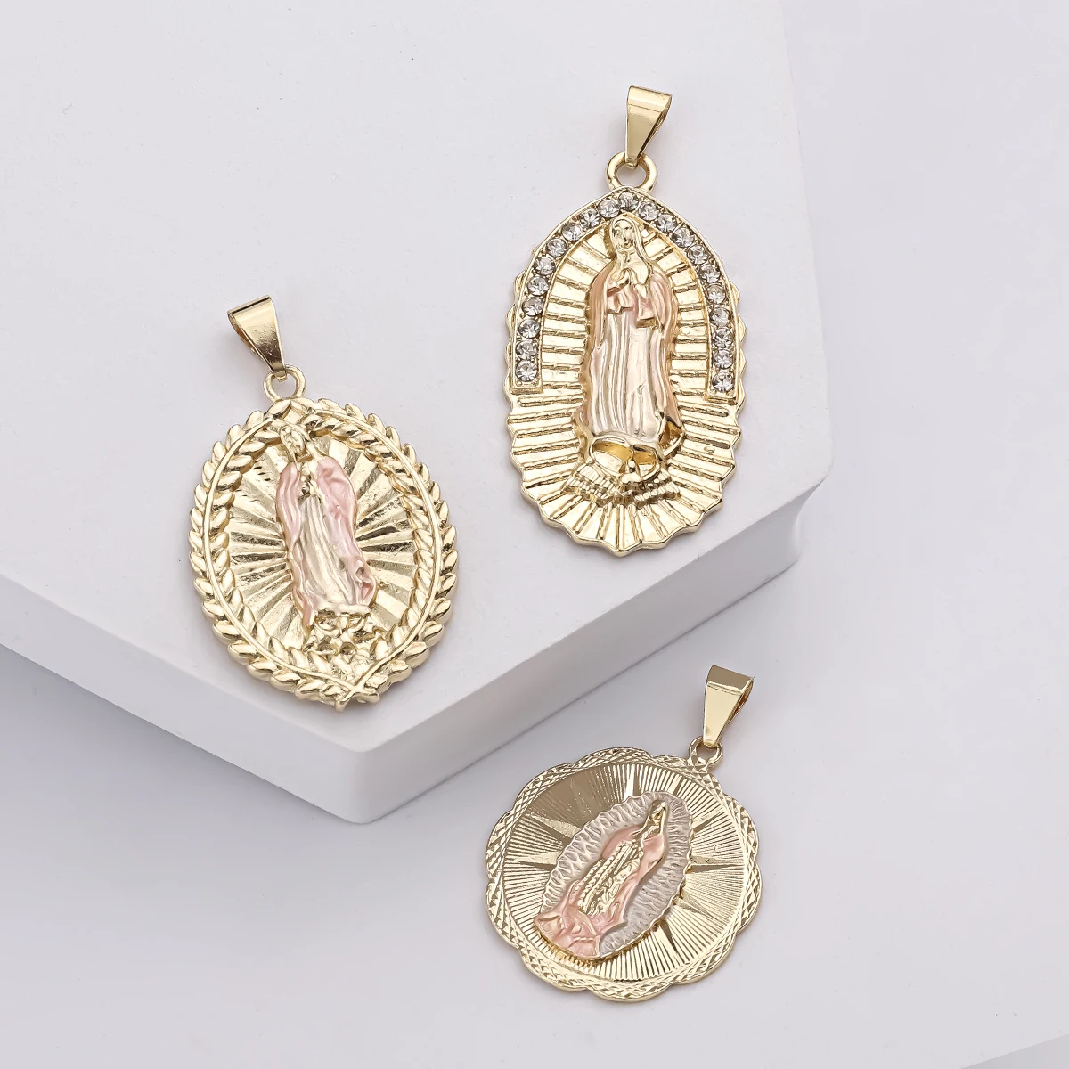 Pendentif Médaille Religieuse Ancien - Plaqué Or - Breloque De Chaine - Occasion