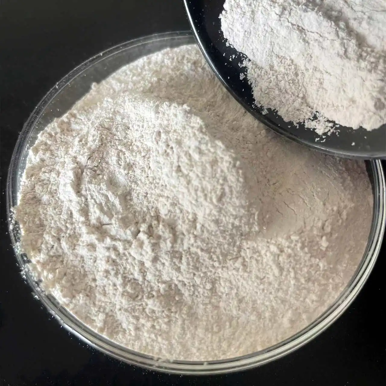 สารเติมเต็มชนิดผงออกไซด์แมกนีเซียม 99% บริสุทธิ์สำหรับเครื่องสำอาง มีการหลอมรวมของออกไซด์แมกนีเซียม (MgO) จากธรรมชาติ