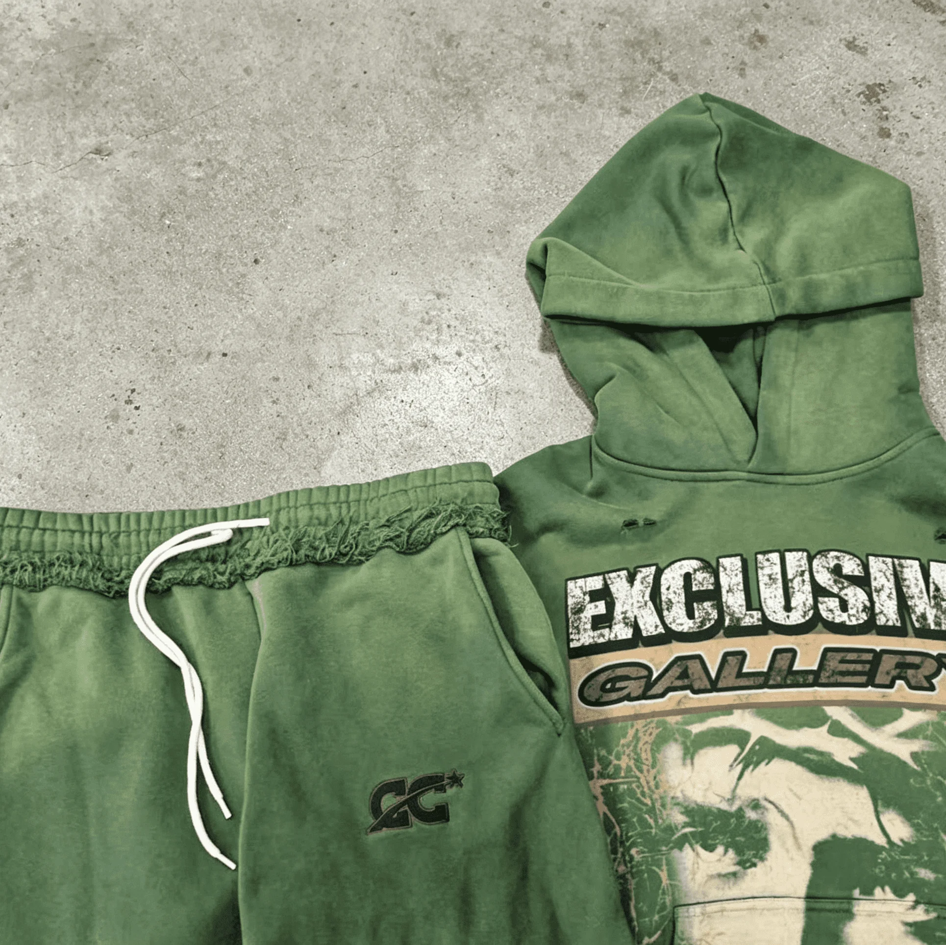 Custom Faded Green Archive Print Men Loose Fit Sweat Co Ord Heavyweight Fleece Drawstring Wide Leg Street Workwear Set gallery 2