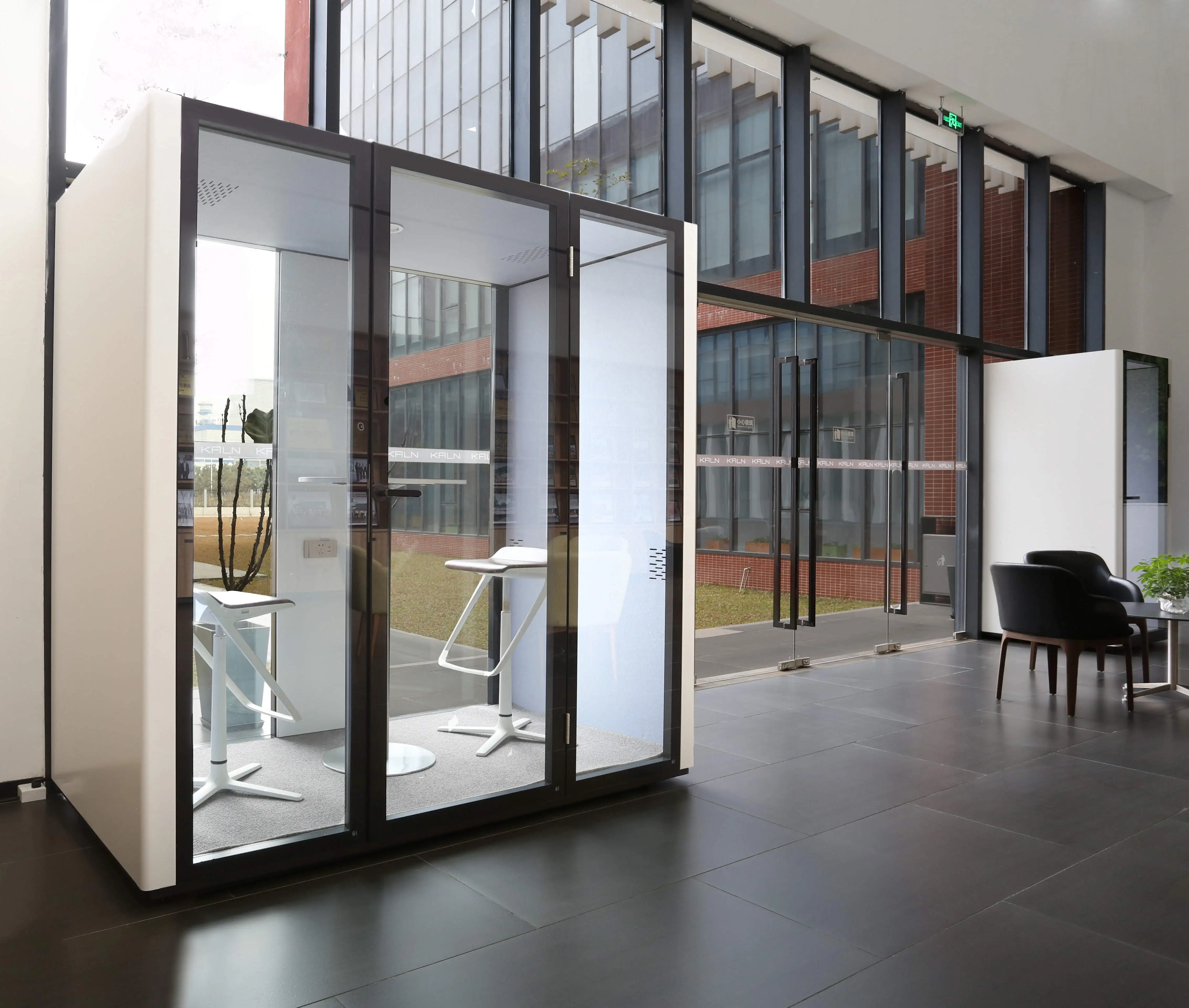 Hot Selling 6 people  Cheap Prefabricated Soundproof Outdoor Residential Mobile Chatting Office Pod 20