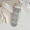 Gris oscuro