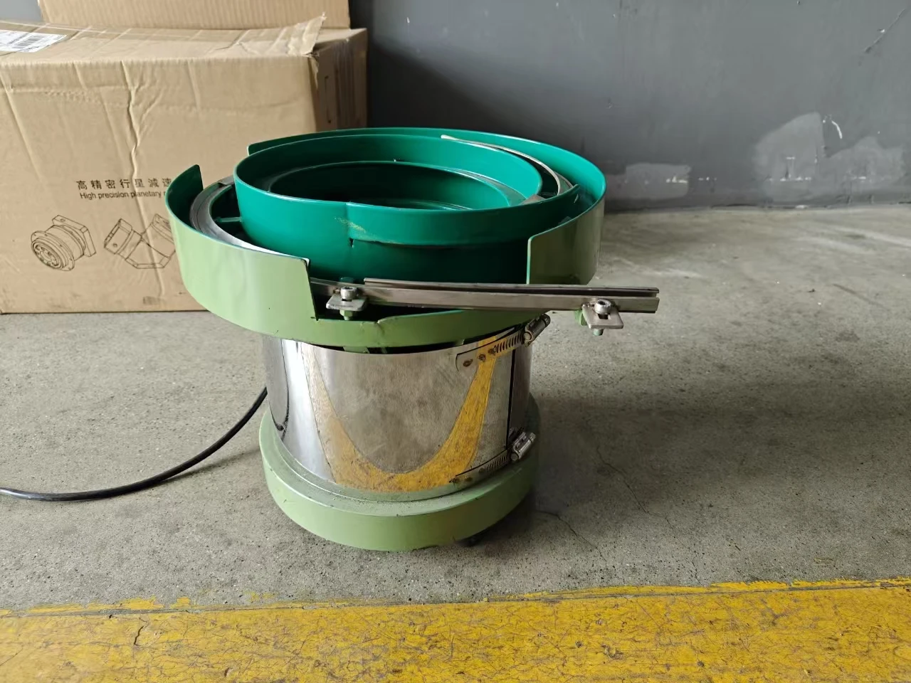 Small Vibratory Bowl Feeder with Linear Vibratory for Little Accessories Bottle Cap Feeder