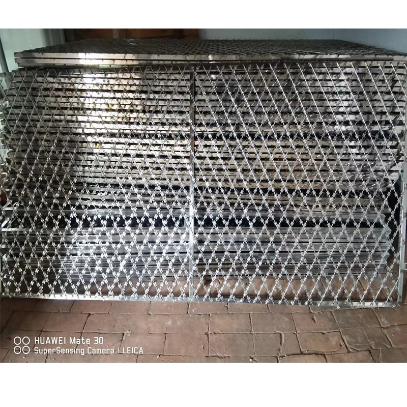 BTO 10-BTO 60 Welded Barbed Razor Wire Mesh Fence For Protection