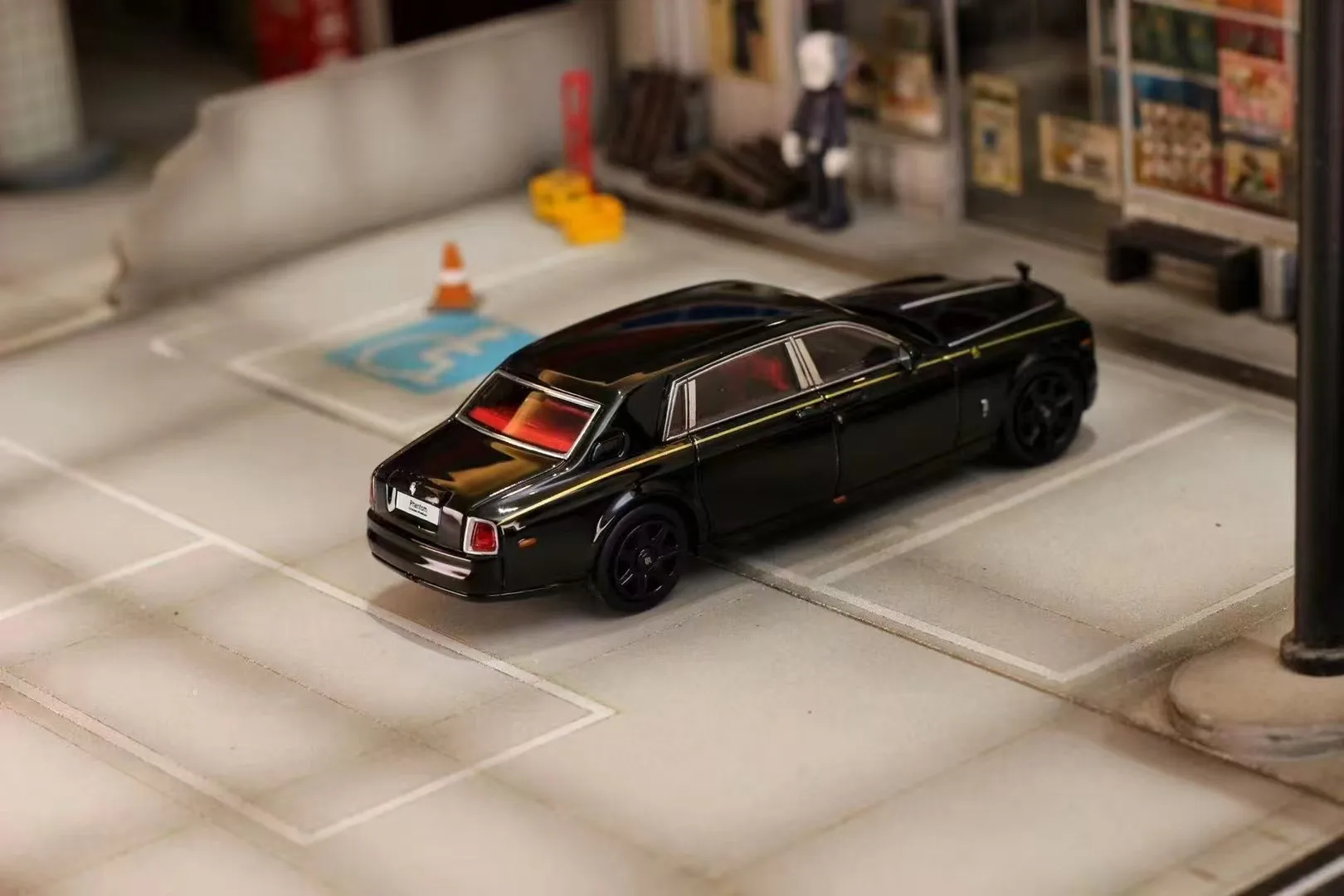 Rolls-Royce Phantom VII Generation 7 1:64 Scale Diecast