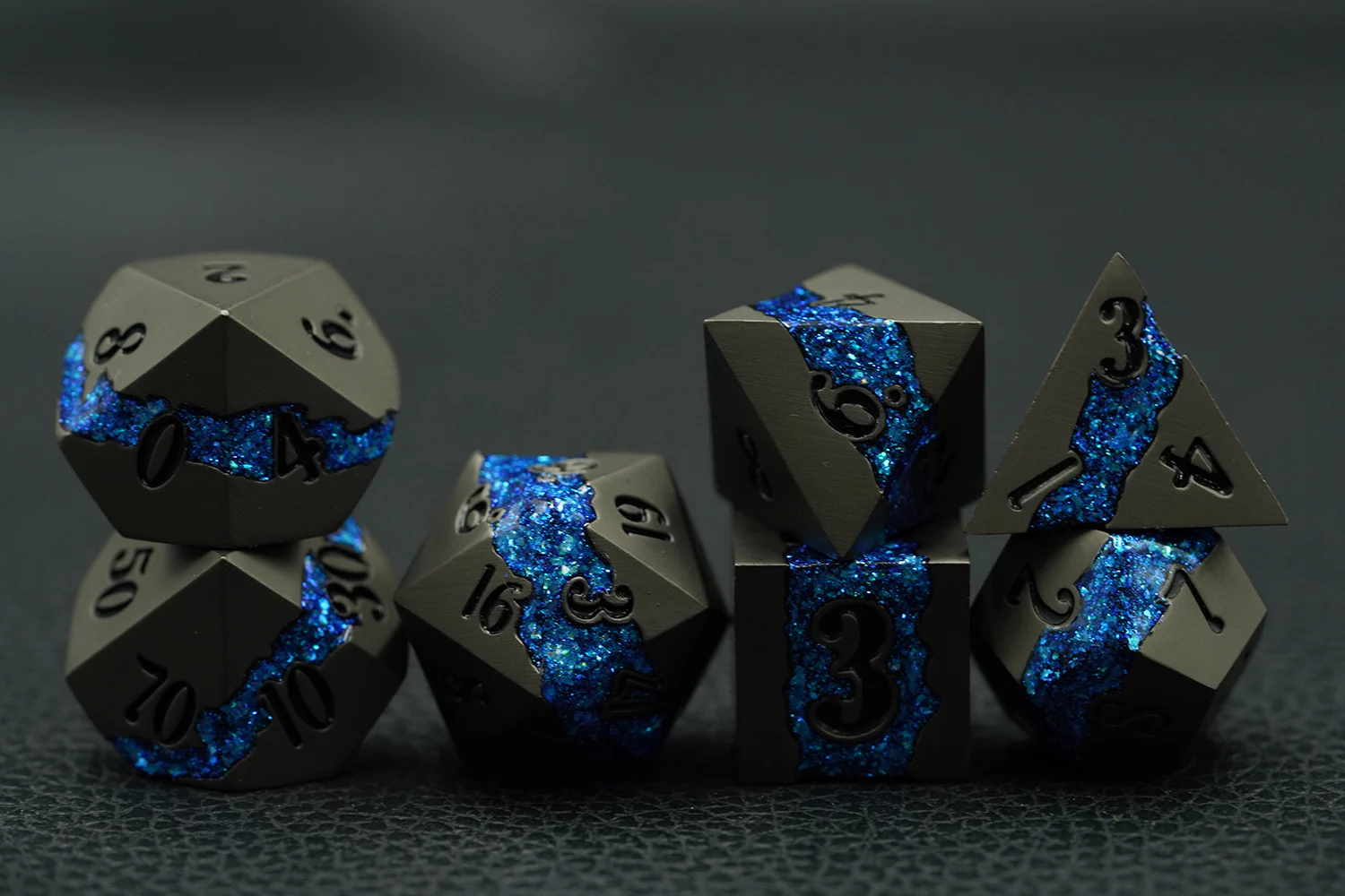 Table Game Accessories Factory Matt Zinc Alloy Bulk Dice Wholesale Custom Polyhedral Metal 7pcs Full Blue Stripe Dice Set details