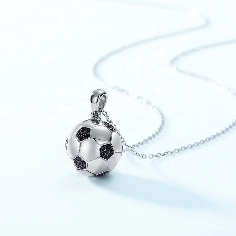 Orecchini sportivi a forma di pallone da calcio fatti a mano in argento sterling - Italia