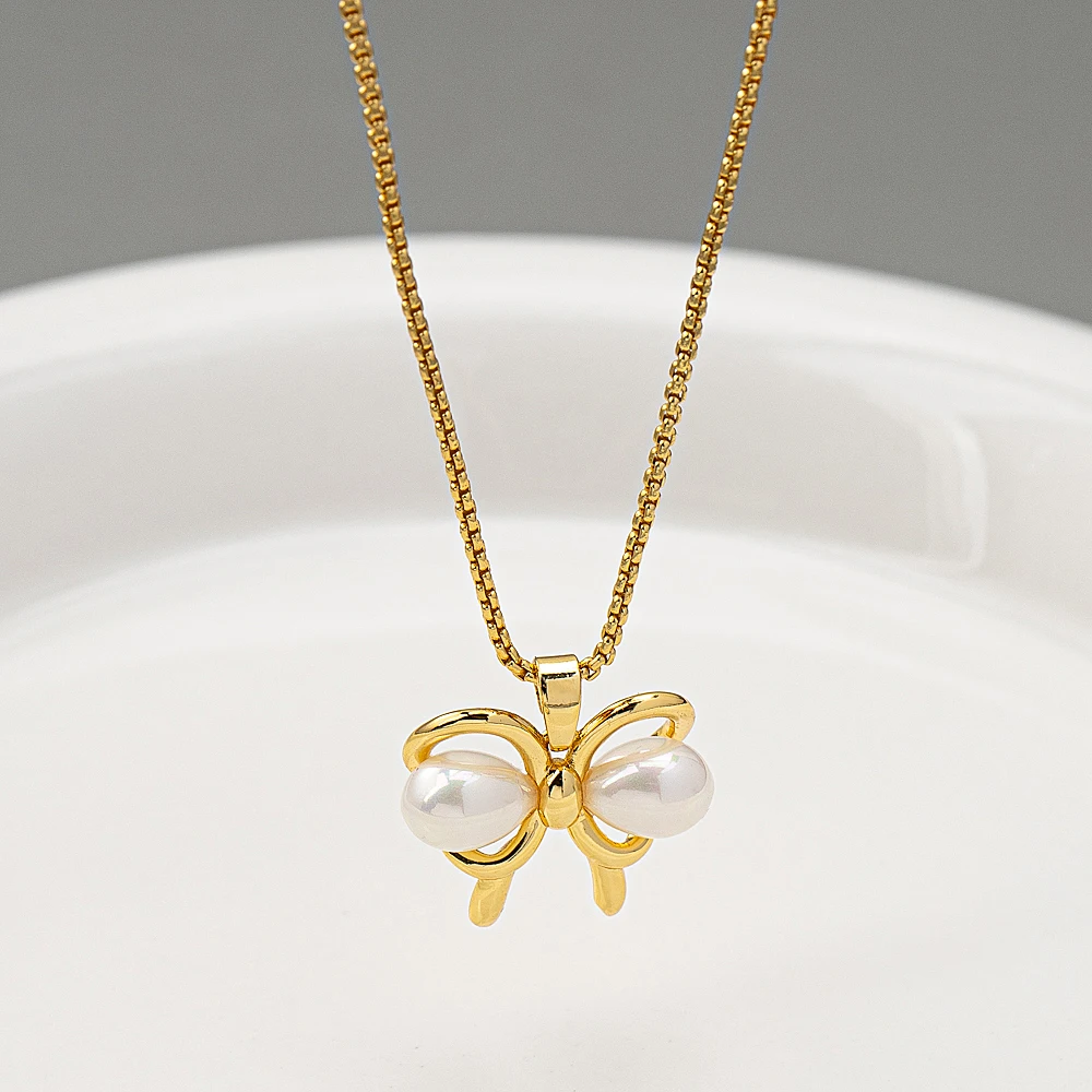 2026Wholesale Fashion Accessories Timed Light Luxury Gold Brass Butterfly Imitation Pearl Charm Pendant Women's Party Necklace