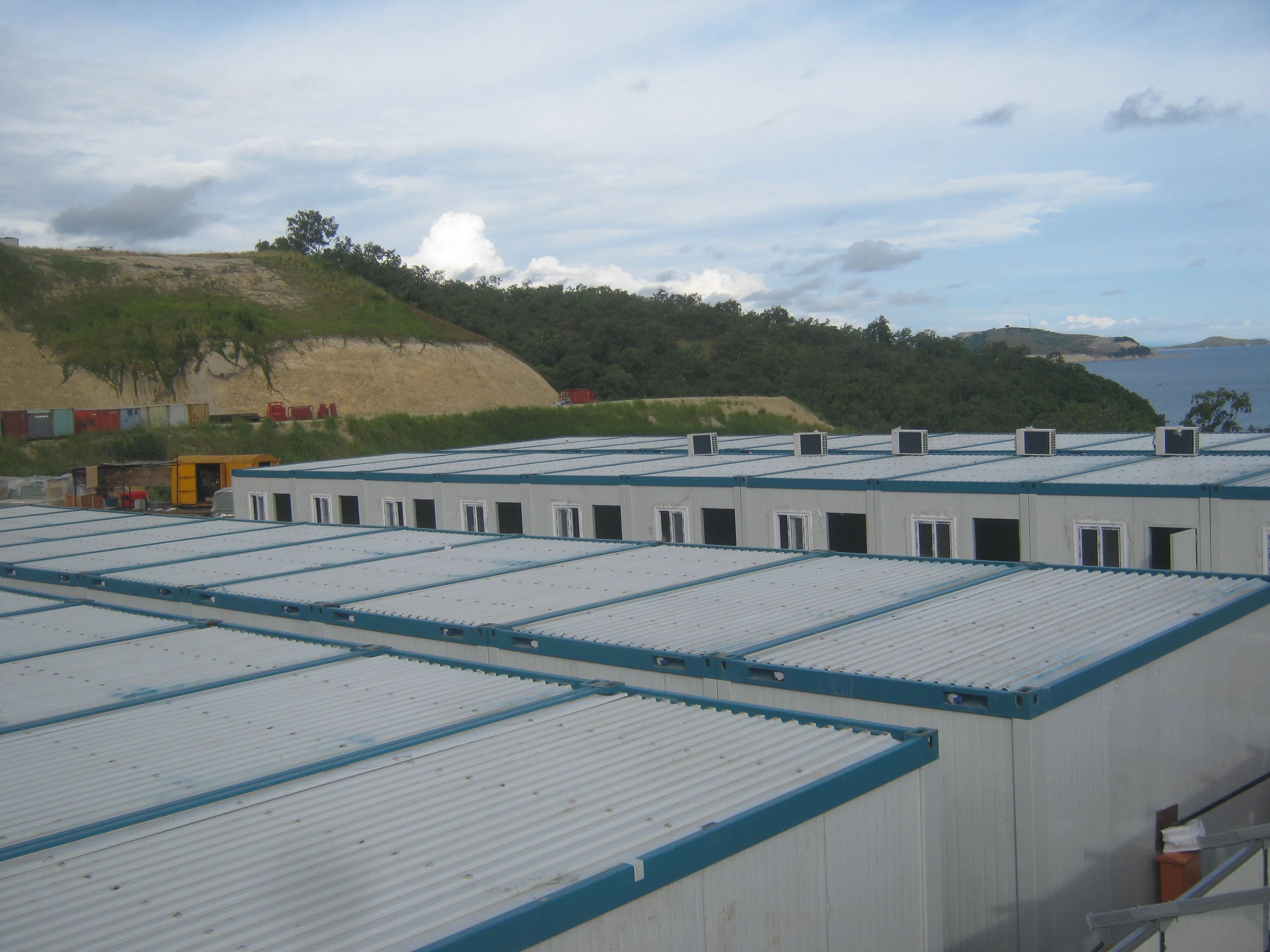 PetroChina Pipeline Campsite Prefabricated Houses in Papua New Guinea 20ft 40ft Flat Pack Steel Structures for Office Hotel Use