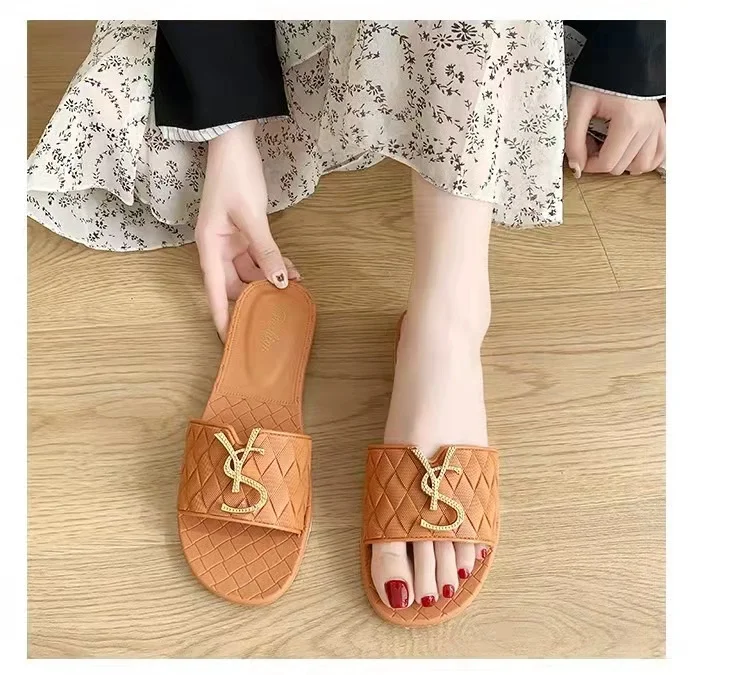 Women Wear Flat-Bottomed Fashion Sandals and Slippers Beach Shoes Seaside  Flip-Flops - China Design Walking Shoes and L V Sneaker for Men Women price